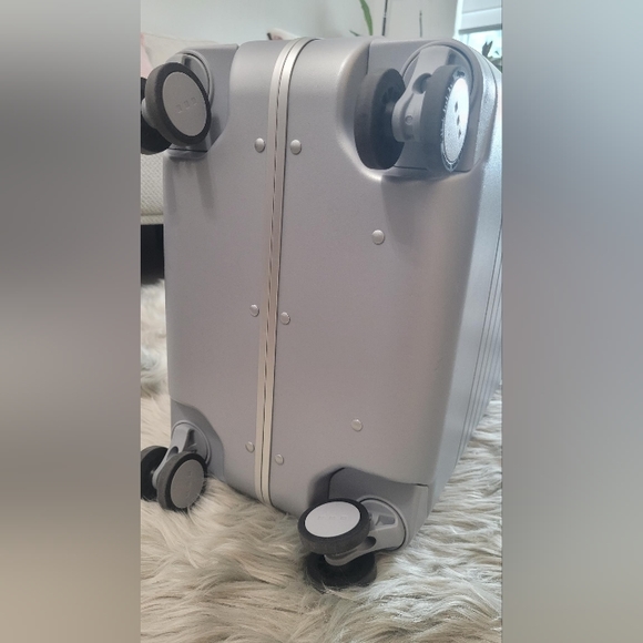 💐SOLD💐Monos Hybrid Carry-on Plus in Silver - Picture 8 of 11